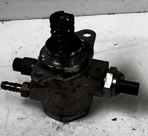 Volkswagen Passat B7 (2010–2014) Kütusepump 03C127026M - 2