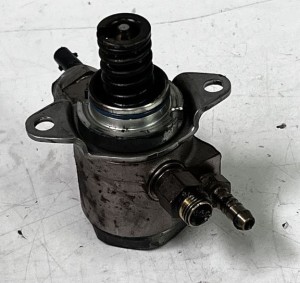 Volkswagen Passat B7 (2010–2014) Kütusepump 03C127026M - 3