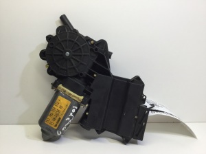Rear side door window regulator motor - 05075500