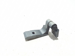 Rear side door lower hinge - 7284544