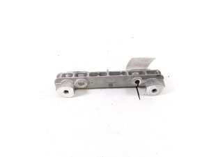VOLVO XC40 (2017–2026) Engine bracket 32137504 - 3