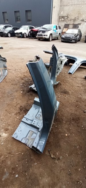 VOLVO S60 III (2018–2026) Keskmine piilar 32132064 - 2