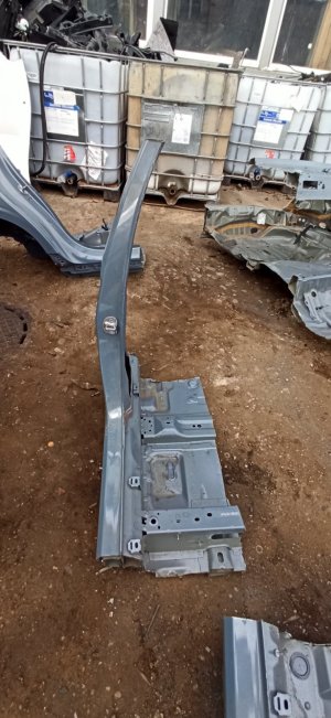 VOLVO S60 III (2018–2026) Keskmine piilar 32132064 - 3