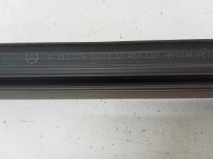 Mercedes Benz E-Class W212 (2009–2015) Esiukse klaasi sisemine liist A21272509 - 3