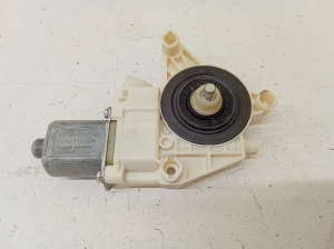 Hinterer Seitentür-Fensterhebermotor - A2048200542