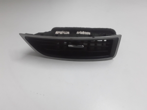 Interior ventilation grilles - EM2B19C68