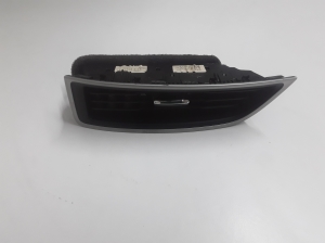 Interior ventilation grilles - EM2B19C68