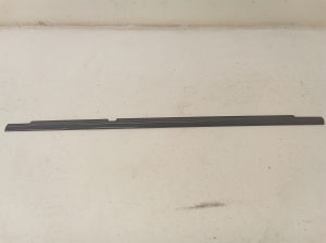Tagumise külgukse klaasi välimine liist - A2127350565