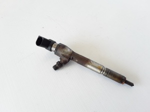  Fuel injector 