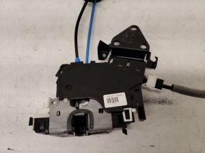 Mercedes Benz C-Class 204 (2007–2014) Tagumise külgukse lukk A2047300335 - 2