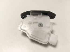 TOYOTA Yaris (2011–2020) Trunk lid lock 6935002090 - 4