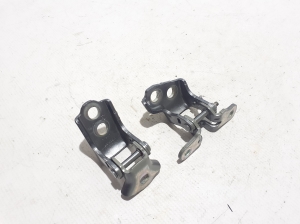 RENAULT Clio V (2019–2026) Rear side door upper hinge 804007332R - 2