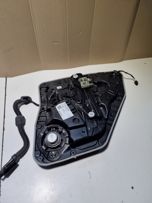 Mercedes Benz B-Class 247 (2018–2026) Aizmugurējo durvju logu pacēlājs A2477302600 - 2