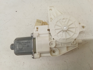 Mercedes Benz C-Class 204 (2007–2014) Front door window regulator motor A2048200242 - 2
