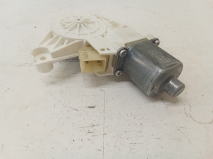 Mercedes Benz C-Class 204 (2007–2014) Front door window regulator motor A2048200242 - 3