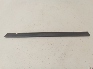 Mercedes Benz C-Class 204 (2007–2014) Esiukse klaasi sisemine liist A20472501 - 2