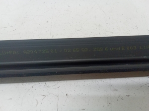 Mercedes Benz C-Class 204 (2007–2014) Esiukse klaasi sisemine liist A20472501 - 3