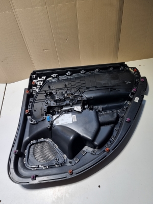 Mercedes Benz B-Class 247 (2018–2026) Tagumise küljeukse polster A2477305300 - 2