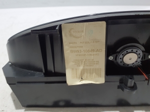 Jaguar XJ (2009–2026) Mērinstrumentu panelis BW9310849AD - 4