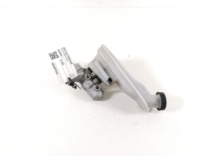 Mercedes Benz A-Class 176 (2012–2018) Brake master cylinder A2464300301 - 2