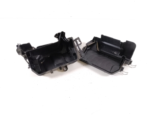 Mercedes Benz A-Class 176 (2012–2018) Kaitsmekarbi korpus kapoti all A2465403803 - 2