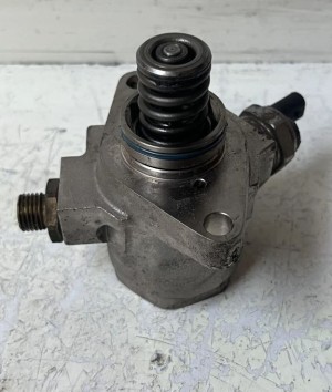 Volkswagen Golf VII (2012–2026) Fuel pump 04E127026A - 3