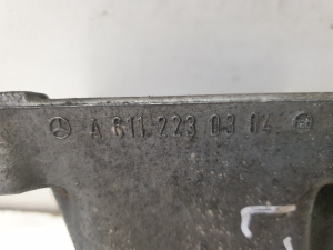 Volkswagen LT II (1996–2006) Motorhalter A6112230304 - 4