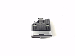 Mercedes Benz C-Class 204 (2007–2014) Trunk opening switch A2129059200 - 3