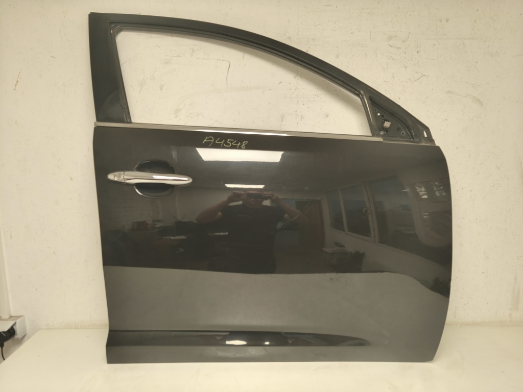 Kia Sportage (2010–2016) Front door