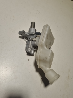 Mercedes Benz B-Class 247 (2018–2026) Brake master cylinder A1774304300 - 2