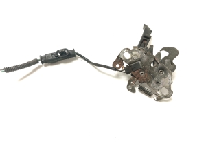 Citroen DS5 (2011–2019) Hood release handle on the hood - 3