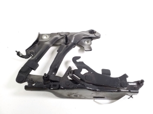 AUDI Q5 (2017–2026) Hood hinge 80A823301B - 3