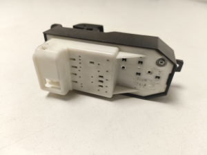 TOYOTA Yaris (2011–2020) Front door glass switch 8482002330 - 2