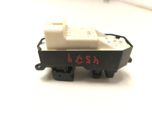 TOYOTA Yaris (2011–2020) Front door glass switch 8482002330 - 4