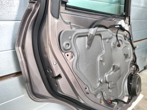 Ford C-MAX (2010–2026) Rear side doors - 11