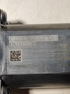 Mercedes Benz B-Class 247 (2018–2026) Front door window regulator motor A0009065806 - 2