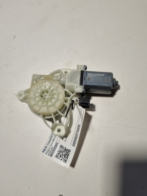 Mercedes Benz B-Class 247 (2018–2026) Front door window regulator motor A0009065806 - 3