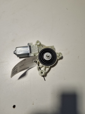   Fensterhebermotor vorne  - A0009065806 