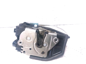 Rear side door lock - 7202148