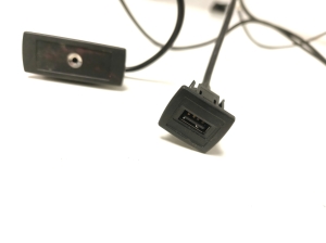 Mercedes Benz A-Class 176 (2012–2018) USB-Anschluss A2468201315 - 2
