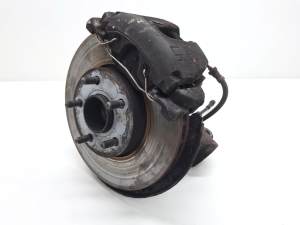   Front wheel hub  -  