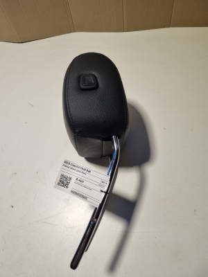 Mercedes Benz B-Class 247 (2018–2026) Front seat headrest - 4