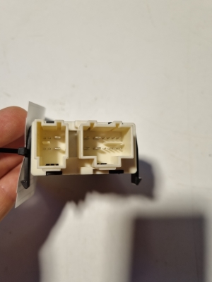 Mercedes Benz B-Class 247 (2018–2026) Front seat control unit A1679008812 - 3