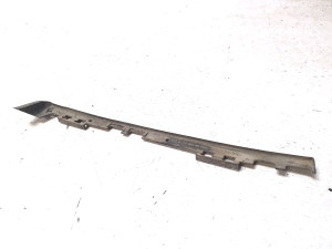 Ein weiteres Detail der Außenschwellerverkleidung - A2116980998