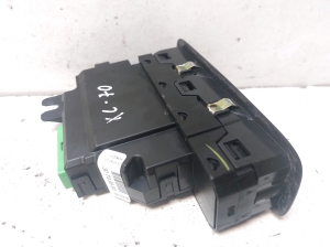 VOLVO XC70 (2000–2007) Front door glass switch 03459010 - 3