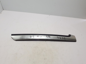   Esiklaasi piilari välimine liist  - 8F0853265D 