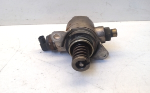 Fuel pump - 06J025E
