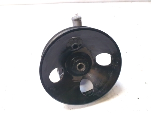 VOLVO XC70 (2000–2007) Power steering pump - 2