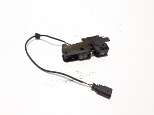 AUDI A5 (2007–2016) Hood latch 8T0823509D - 2