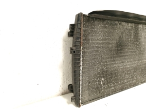 Volkswagen Passat B8 (2014–2023) Jahutusradiaator 5Q0121251GQ - 2